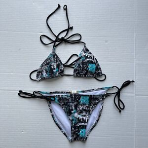 Women’s Zoo York 2 Piece Triangle Bikini Top & Bottom Swimsuit Runs Small